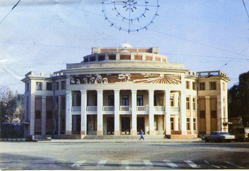  Театр  драмы и комедии